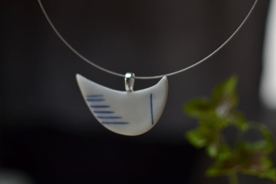Moon boat pendant 2 -  Beautiful and unique, with linear detail
