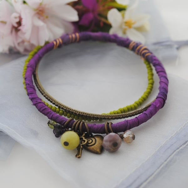 Sari bangle charm bracelet set purple with brass heart & key