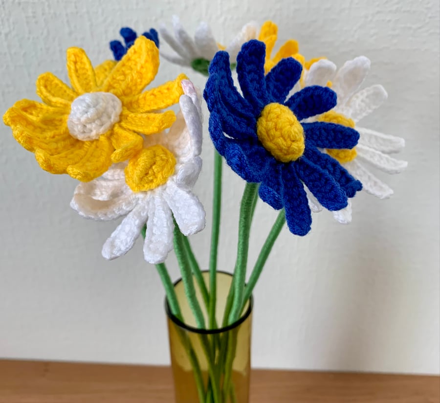 Football flowers, Leeds United, daisies in team colours, Father’s Day gift