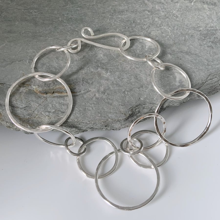 Silver chain bracelet, round links bracelet with a sparkly hammered fin