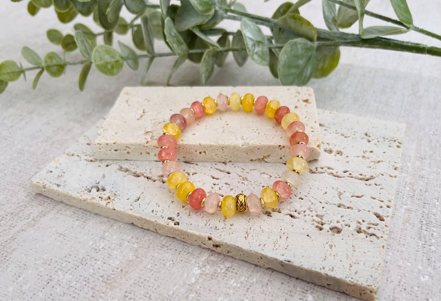 Glass bead charm bracelet