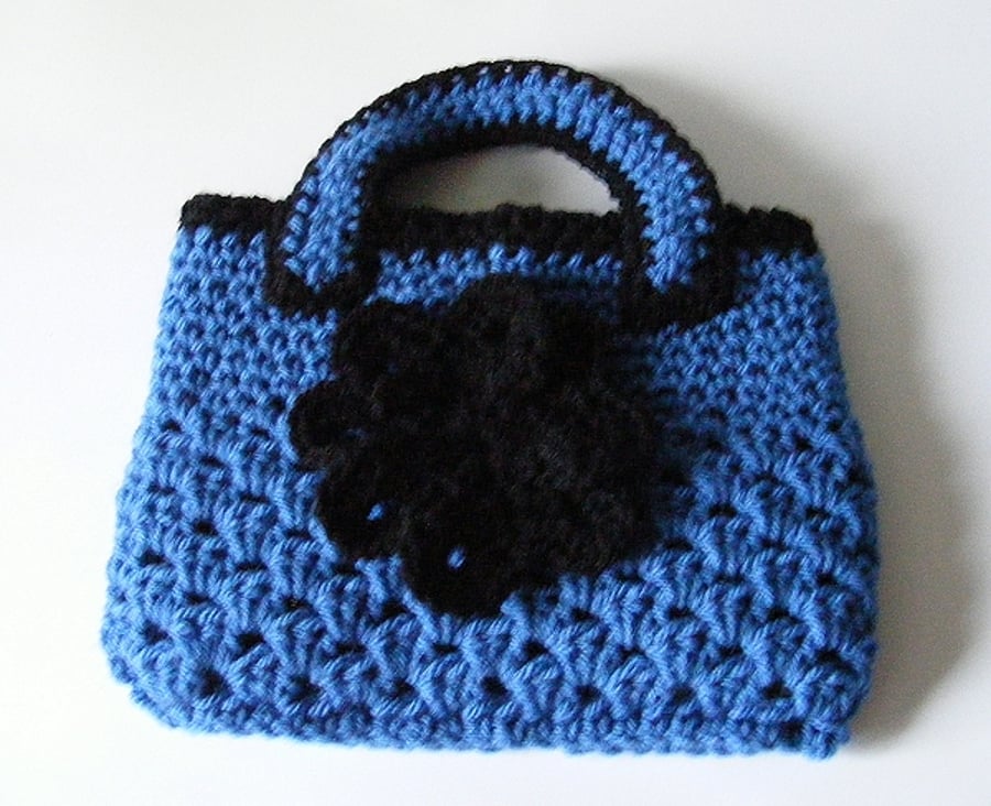 Crocheted bag tablet holder
