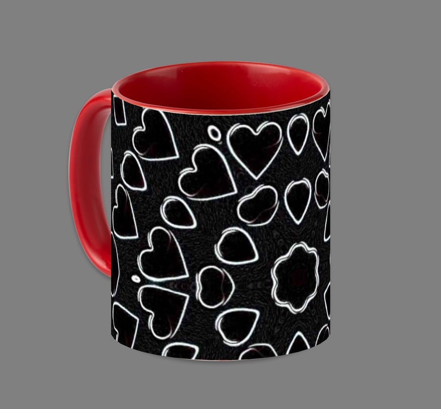 BLACK AND WHITE HEARTS MUG.