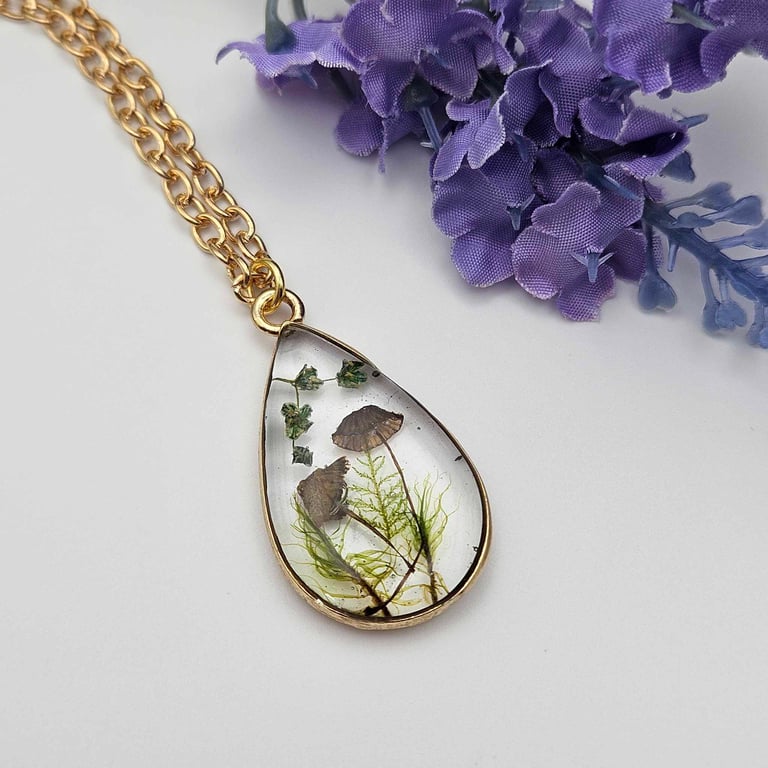 Mushroom Terrarium Necklace, Terrarium Pendant, Cottagecore Jewellery, Gift Idea