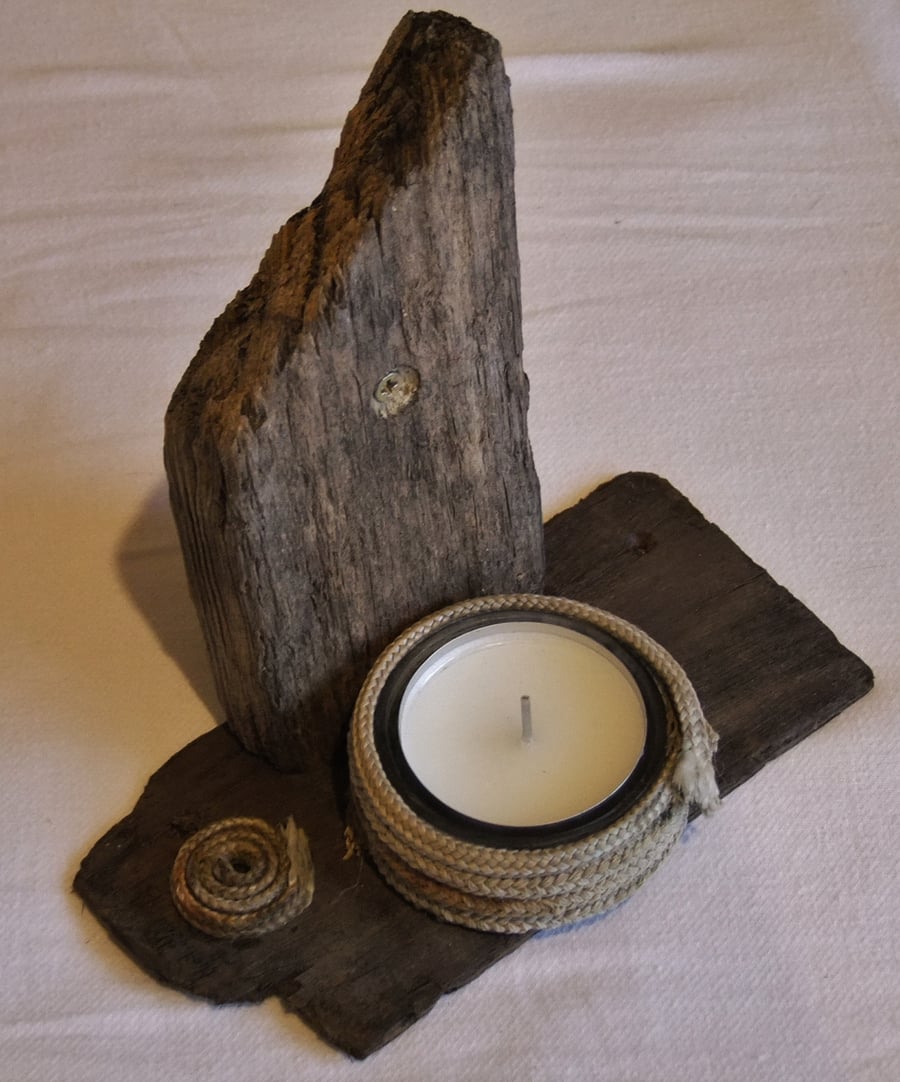 Cornish driftwood shelf for glass holder & tealight with string coil.