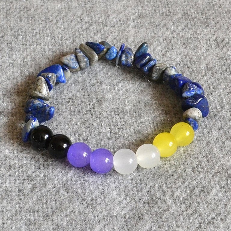 Nonbinary Pride – Elastic Bracelet with Glass Beads and Lapis Lazuli Chip