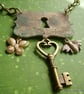 Steampunk key and insect necklace - Image 2