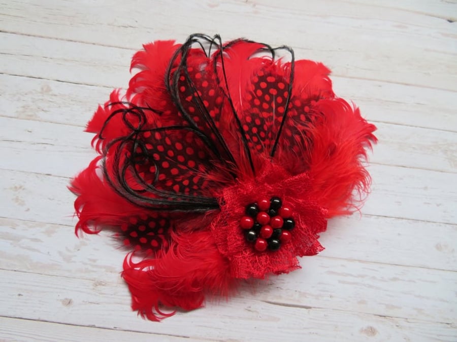 Small Scarlet Red and Black Feather & Pearl Fascinator Hairclip