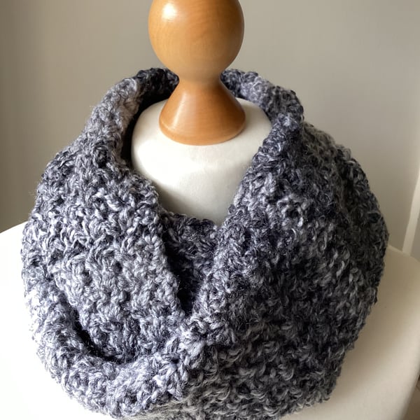  -SALE- Chunky infinity scarf in acrylic, colour Dark Grey Marble