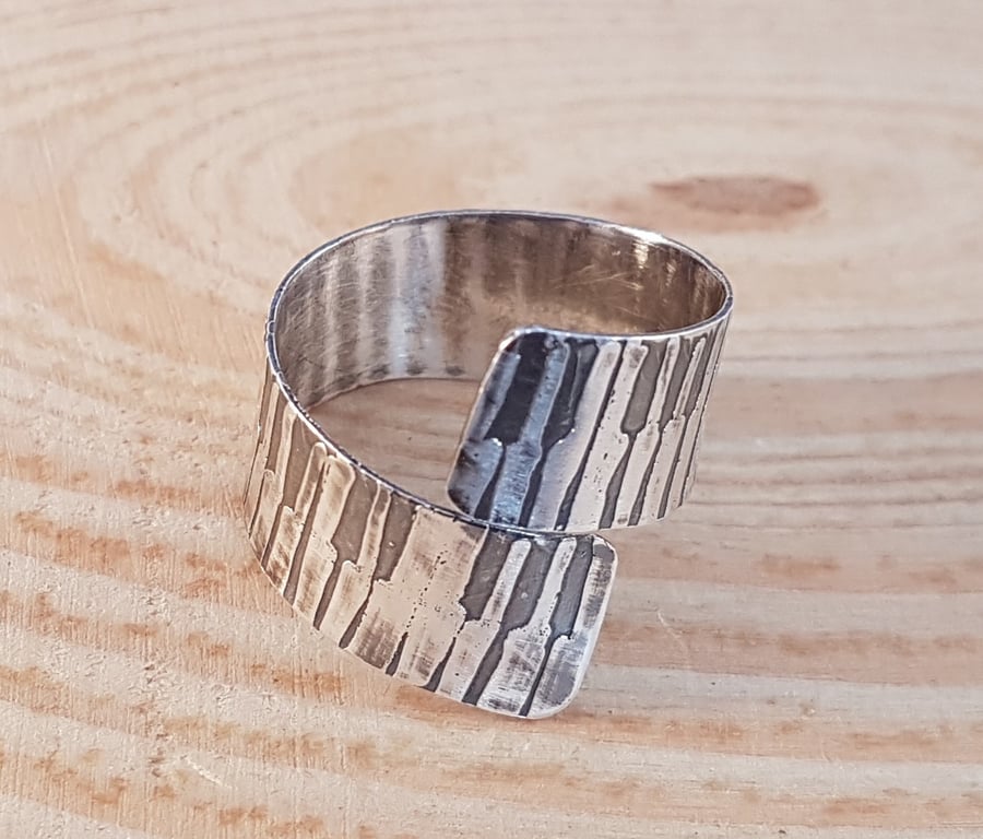 Sterling Silver Etched Piano Keyboard Cross Over Adjustable Ring