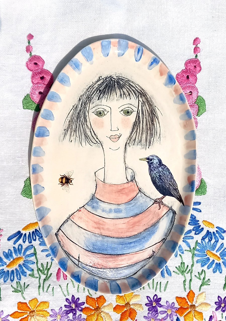 Figurative shallow dish-wall hanging 