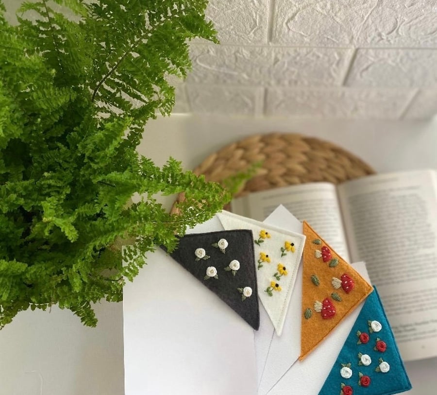 Personalised Embroidered corner Bookmark, Floral Bookmark,Felt Bookmark, Persona