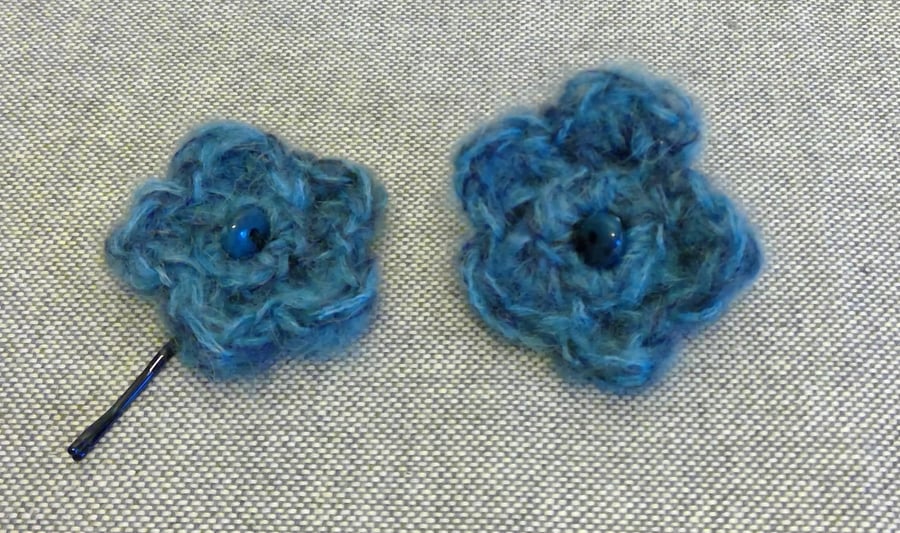 Blue wool flower hair grip & matching brooch