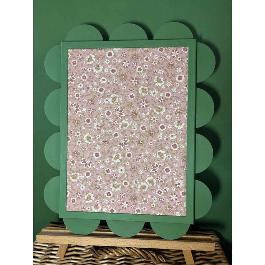 The Beth: Handmade Luxury Picture Board With Green Scalloped Edges 