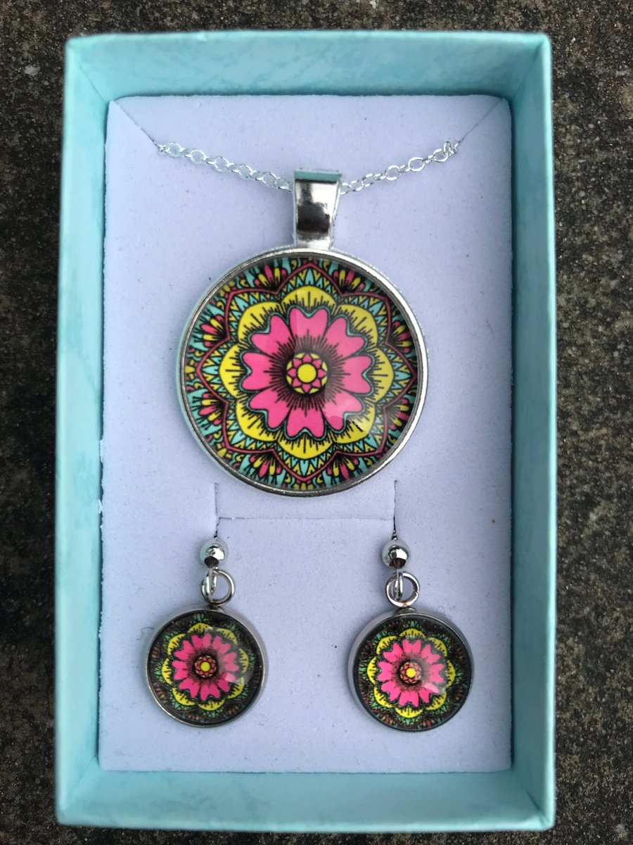 Glass Mosaic Effect Pendant Necklace and Drop Earrings Set - Cerise
