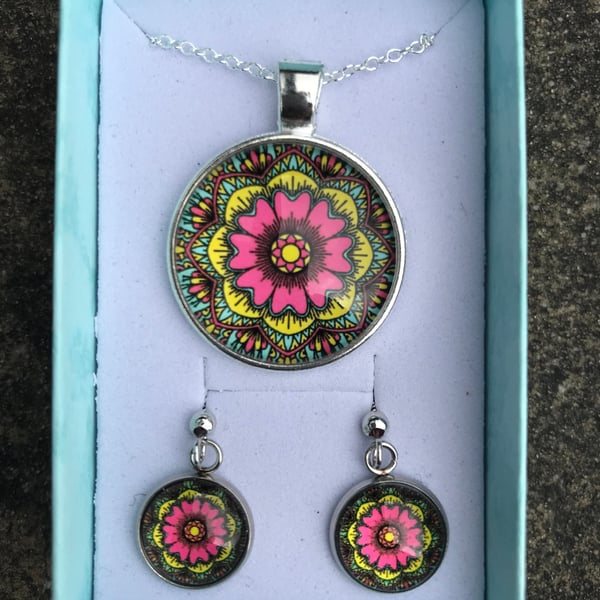 Glass Mosaic Effect Pendant Necklace and Drop Earrings Set - Cerise