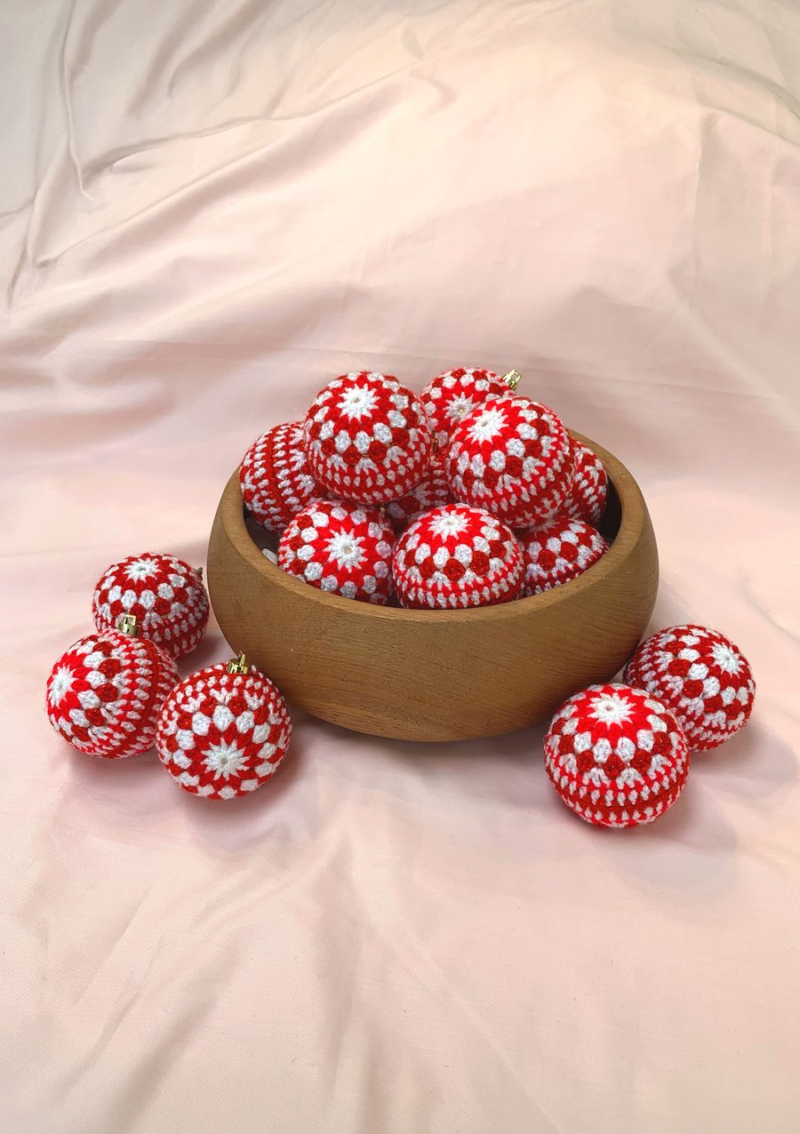 Handmade Red and White Glitter Crochet Christmas Home Decoration Baubles