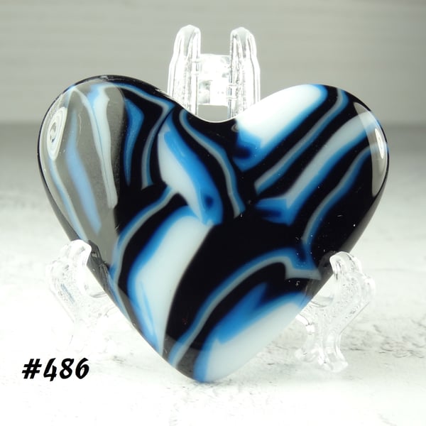 Fused glass blue black white heart pocket hug with stand 5x4.5cm (486)