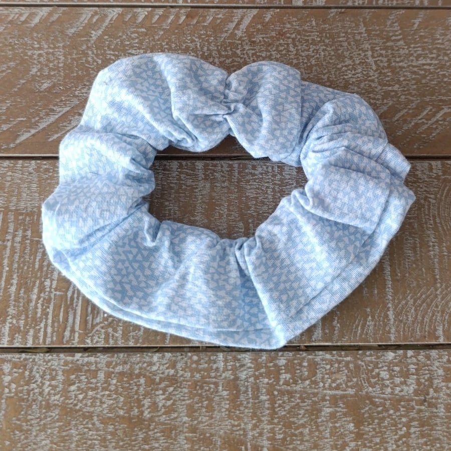 Geometric white and blue scrunchie 