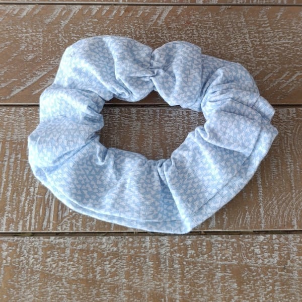Geometric white and blue scrunchie 