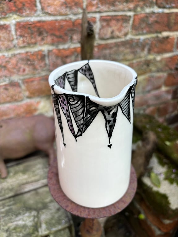 1 pint Alternative Fete jug