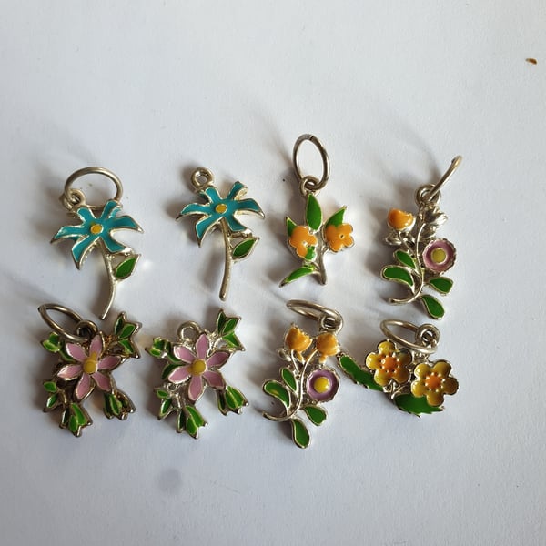 8 coloured flower charms 