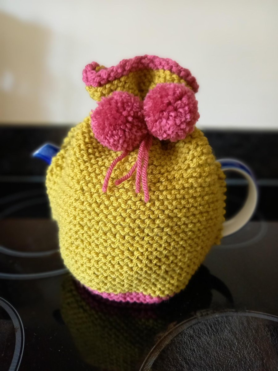 Hand knitted 2 pint (4 cup) tea cosy with Pom poms