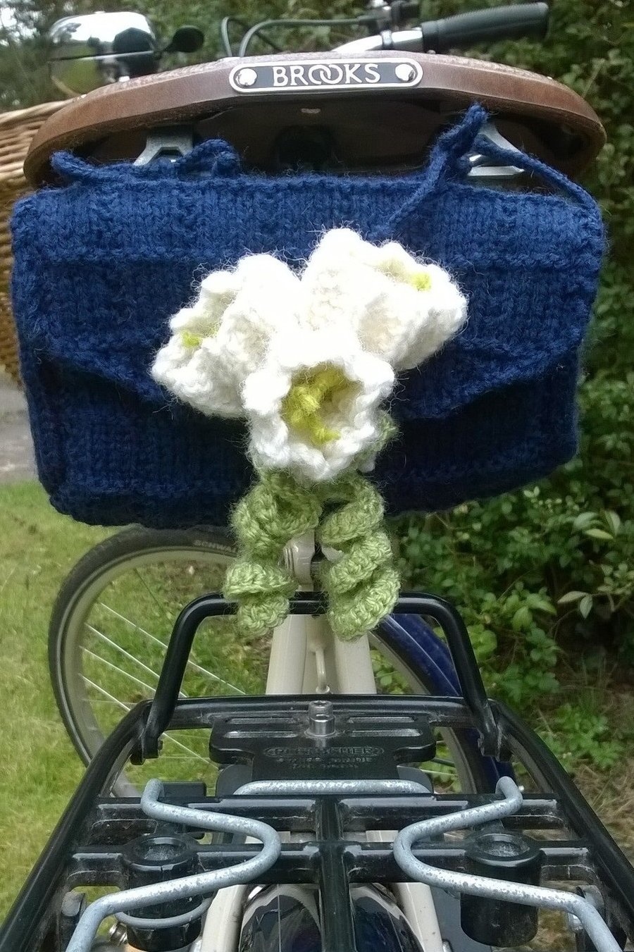 Ladies knitted bike saddle tool bag - navy and crocus