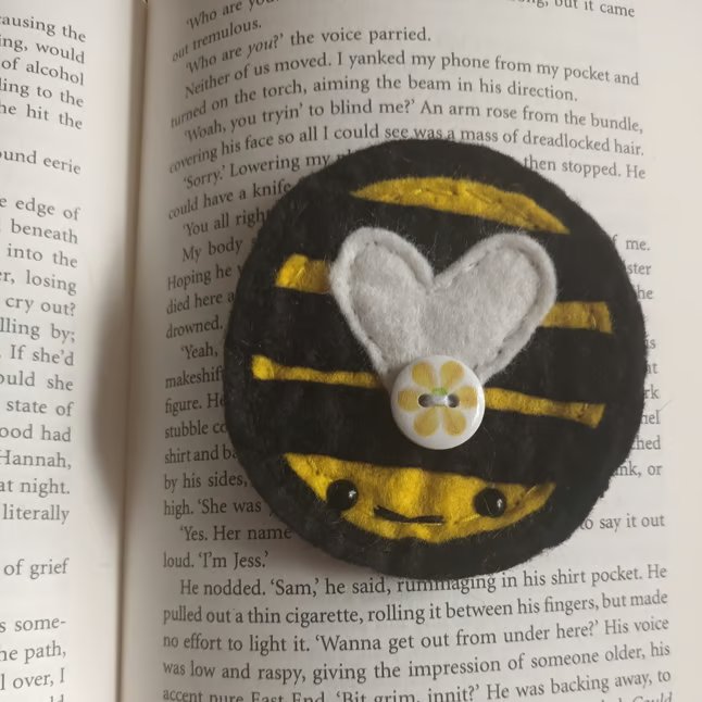 Felt Bee bookmark,bookworm gift,childrens book gift,book accessory.