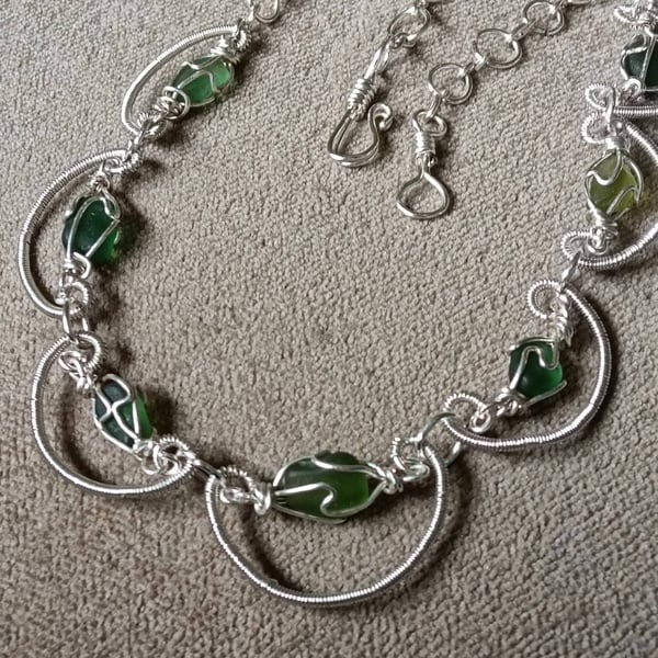GREEN SCALLOP NECKLACE 