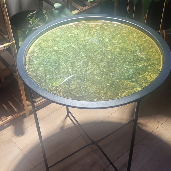 Resin topped tray taable