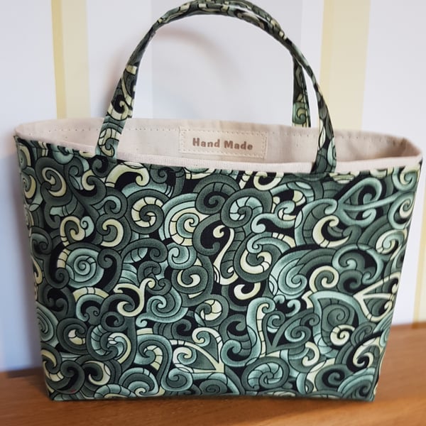 Gift bag: green swirls 