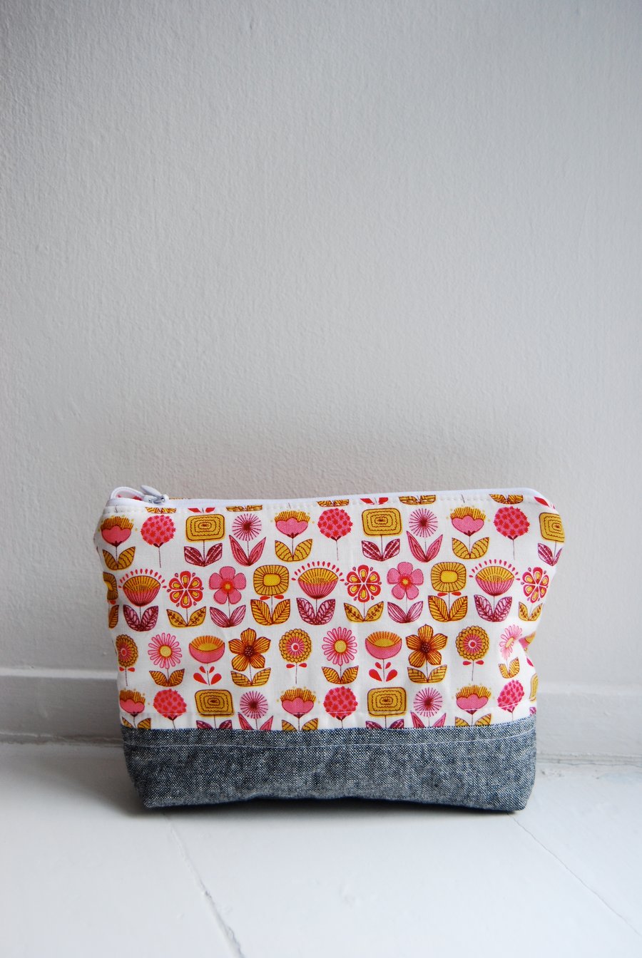 Padded make-up bag
