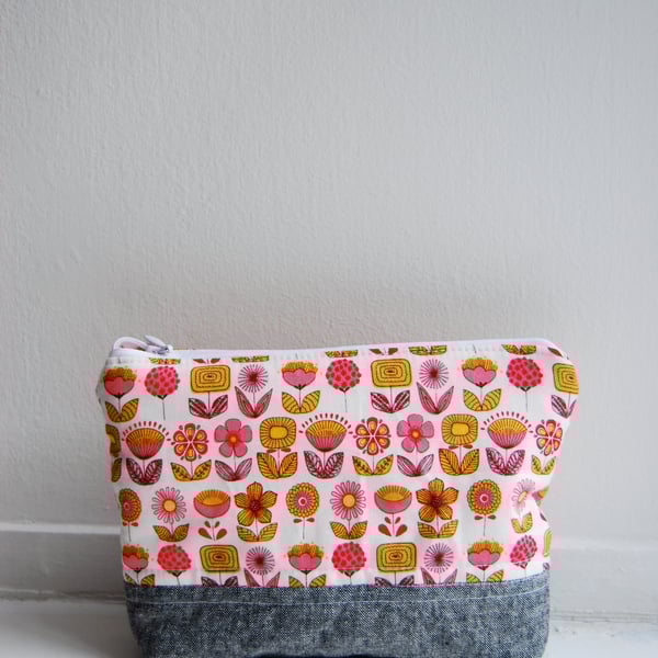 Padded make-up bag