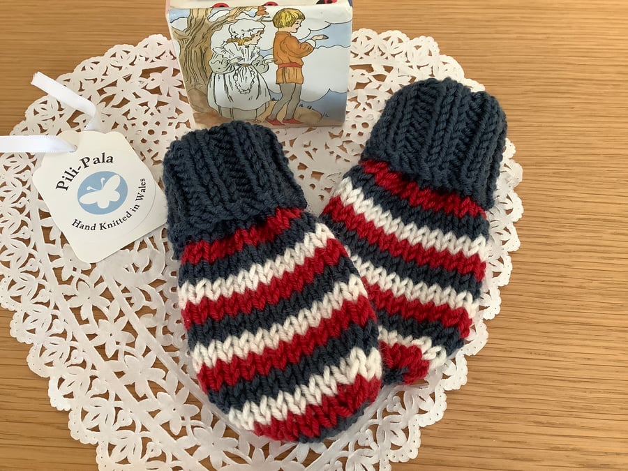 Hand Knitted Baby Mittens 0-6 months