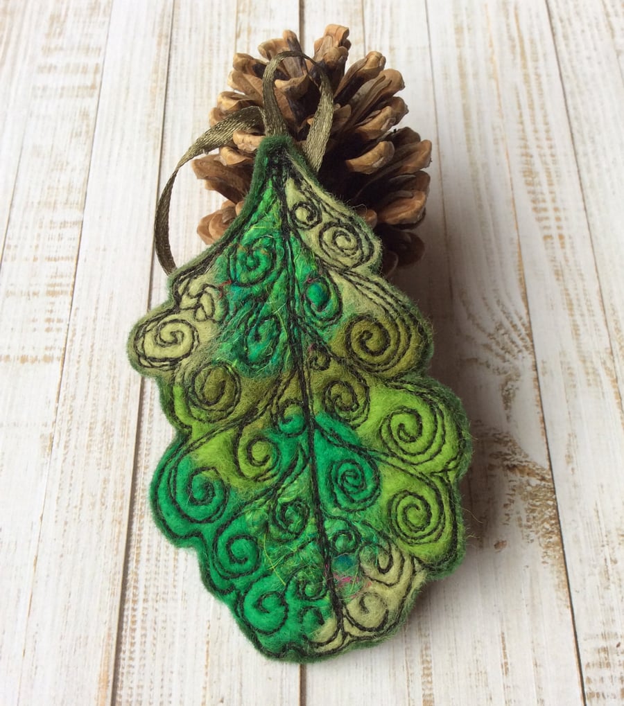 Embroidered oak leaf home decoration 