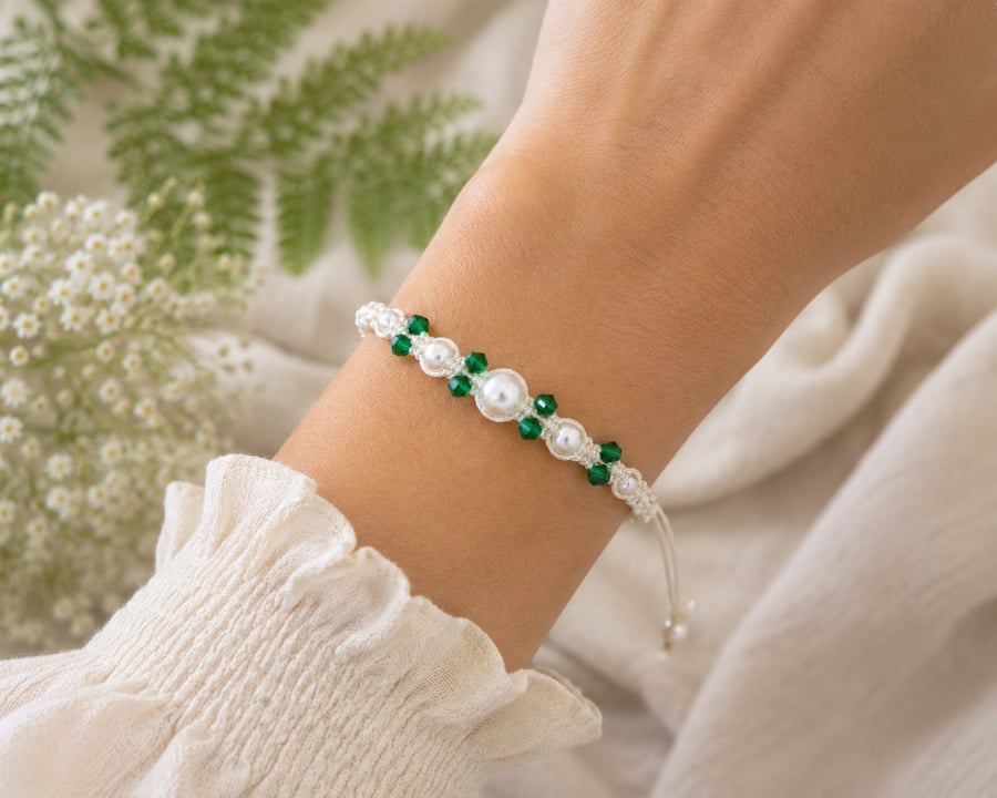 White macrame faux pearls and green glass beaded bracelet one size