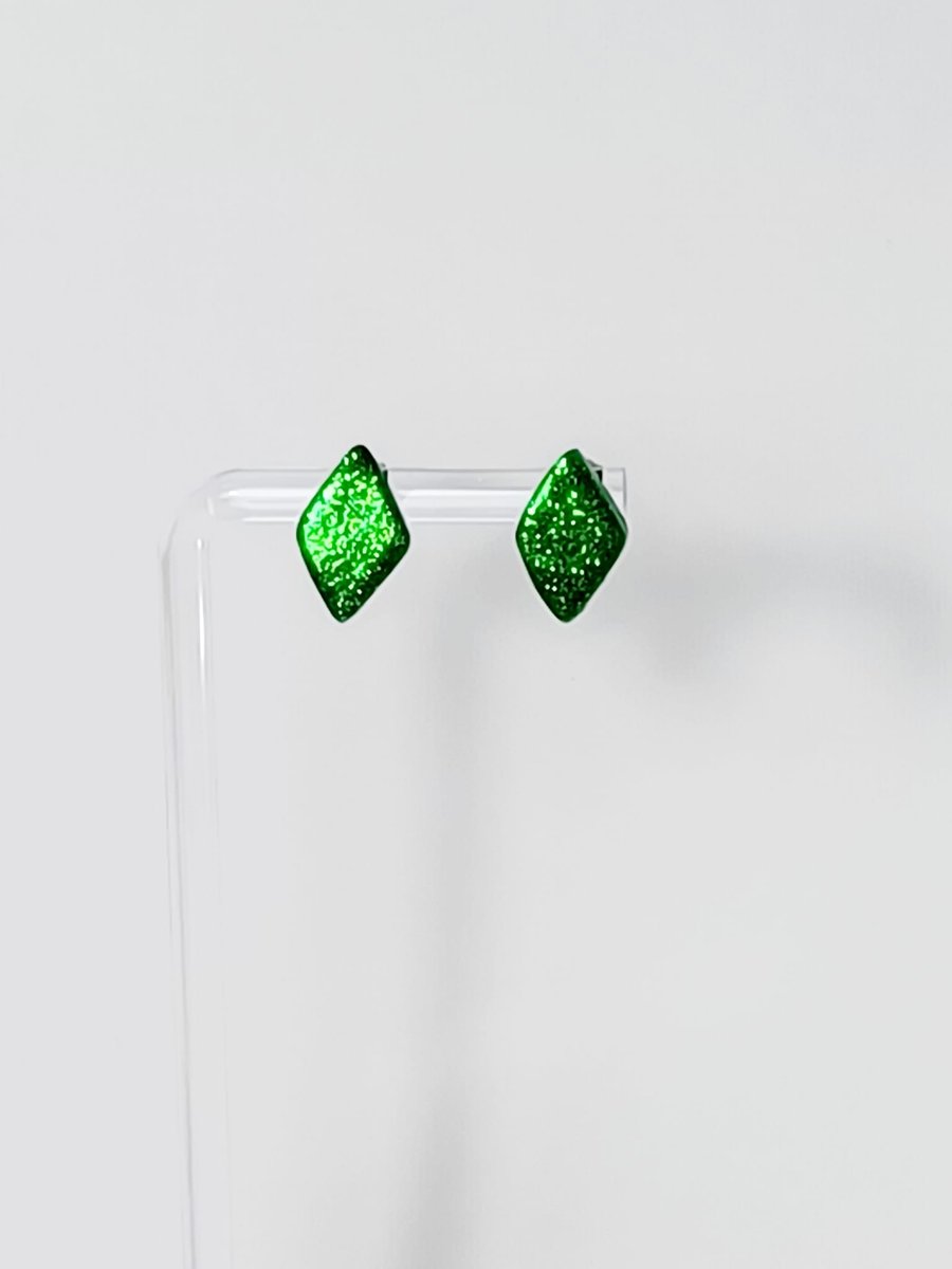 Emerald green sparkle diamond shaped stud earrings     