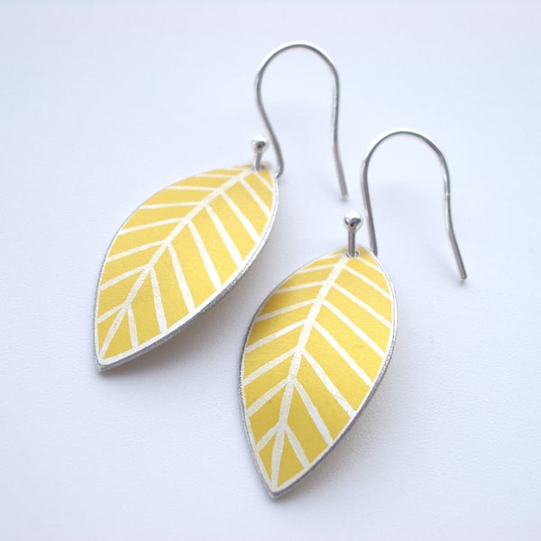 Yellow leaf oval earrings