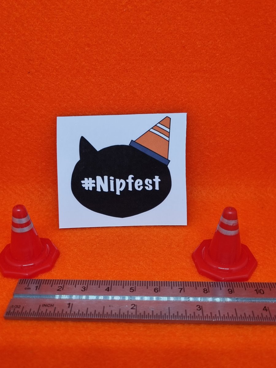 Nipfest Cat Head icon magnet