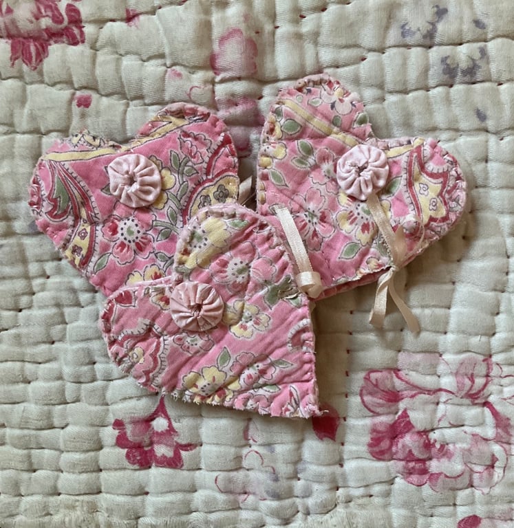 Heart needle case