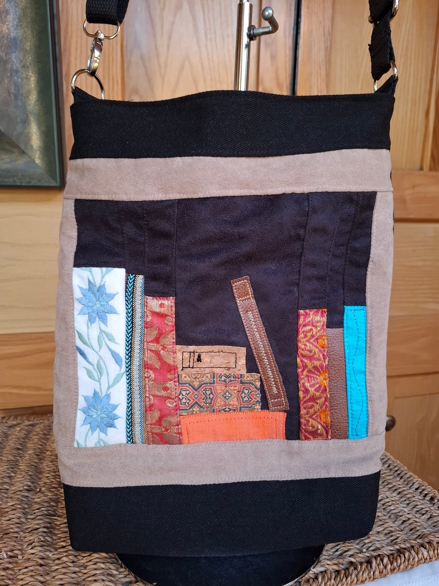 'Bookshelf' bag