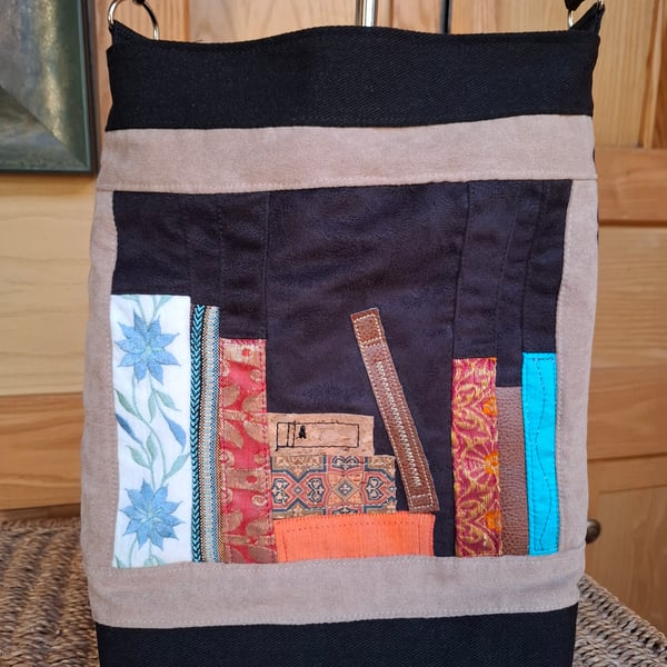 'Bookshelf' bag