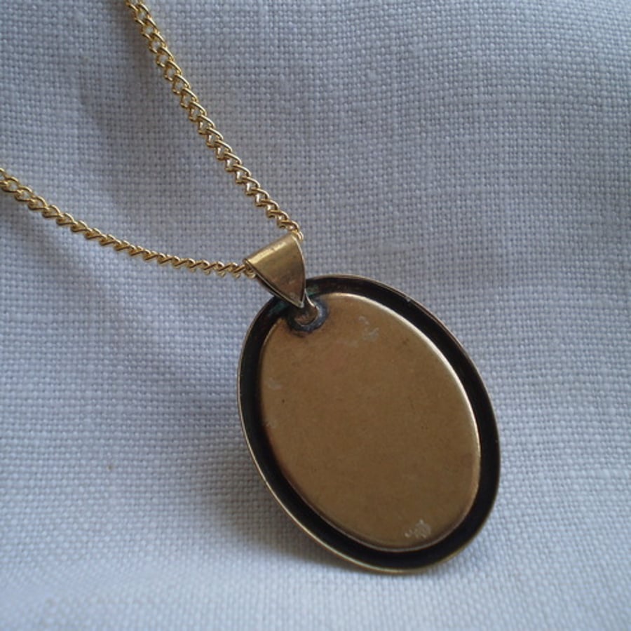 Art Deco Cameo Lily Necklace