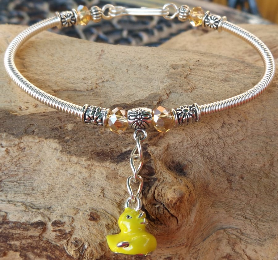 7.5" silver plated bracelet with silver plated gizmo wrapping with duck charm