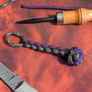 Round braid into Manrope knot Atwood 550 paracord keyring.