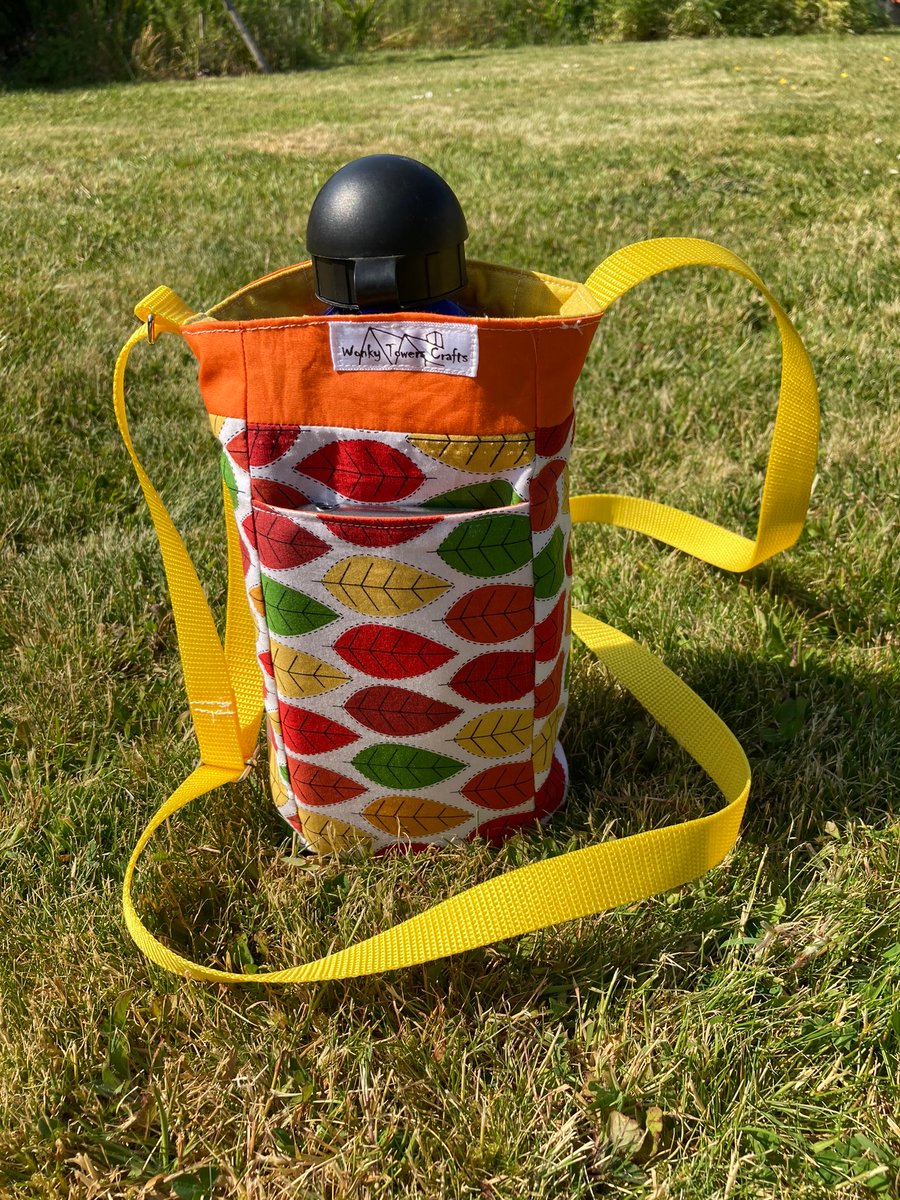 Water bottle carrier with pocket for phone - leaf design.