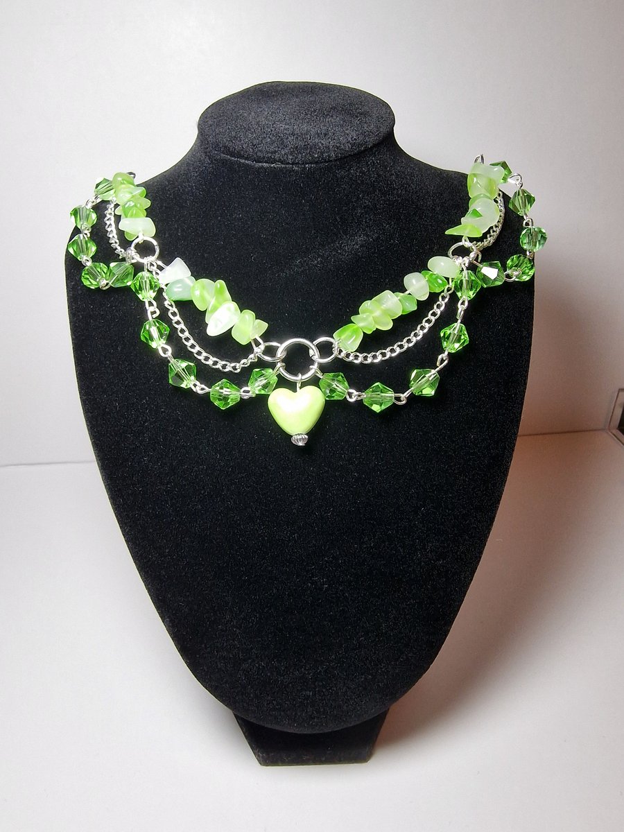Green chocker style necklace 