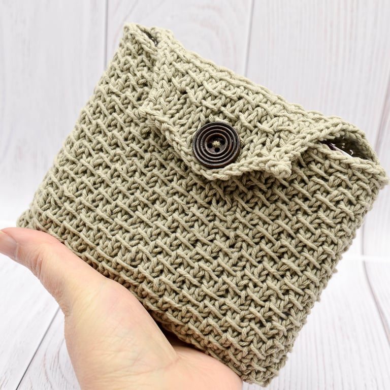Hand knitted pouch in beige