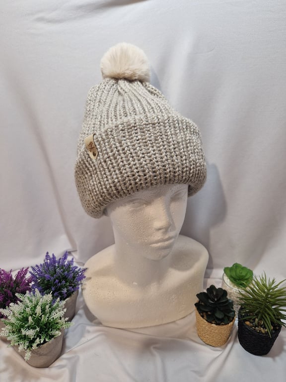 Knitted pompom hat, small Adults or teanage 